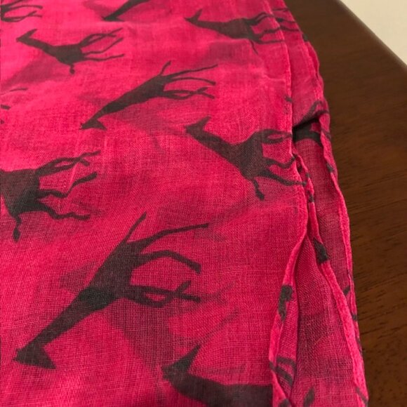 Giraffe Print Novelty Pink Scarf Wrap - Picture 6 of 8